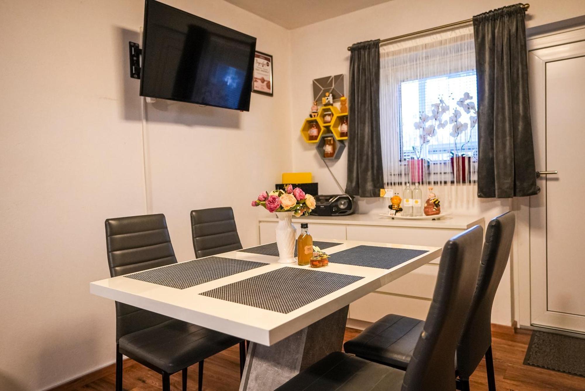 Honey Apartment Лендава Экстерьер фото
