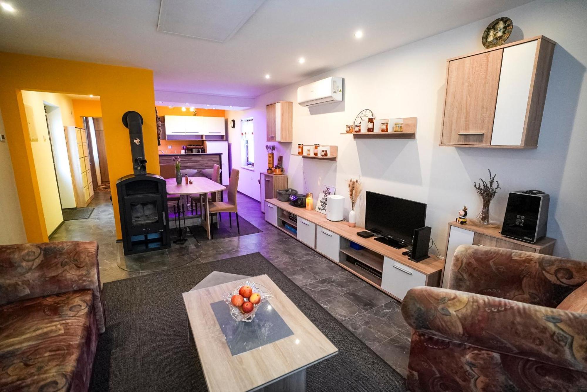 Honey Apartment Лендава Экстерьер фото